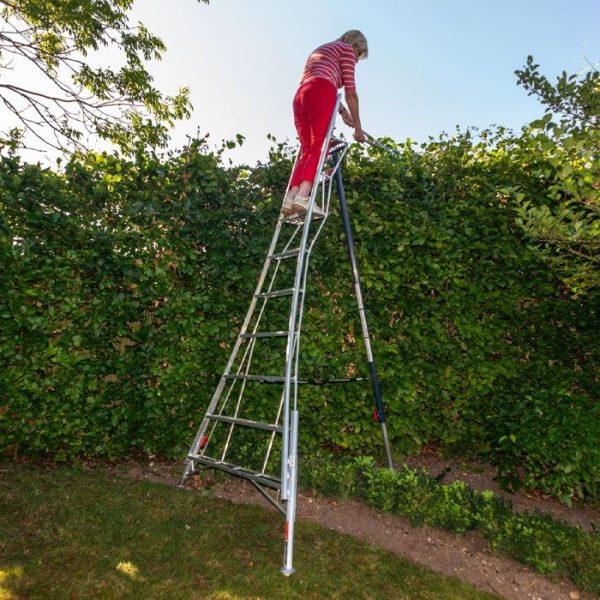 NEW Henchman Fully Adjustable Tripod Ladder - Image 4